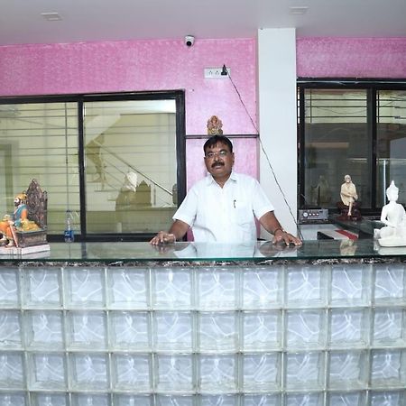 Hotel Kewal Inn Jālgaon Екстериор снимка