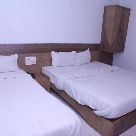 Hotel Kewal Inn Jālgaon Екстериор снимка