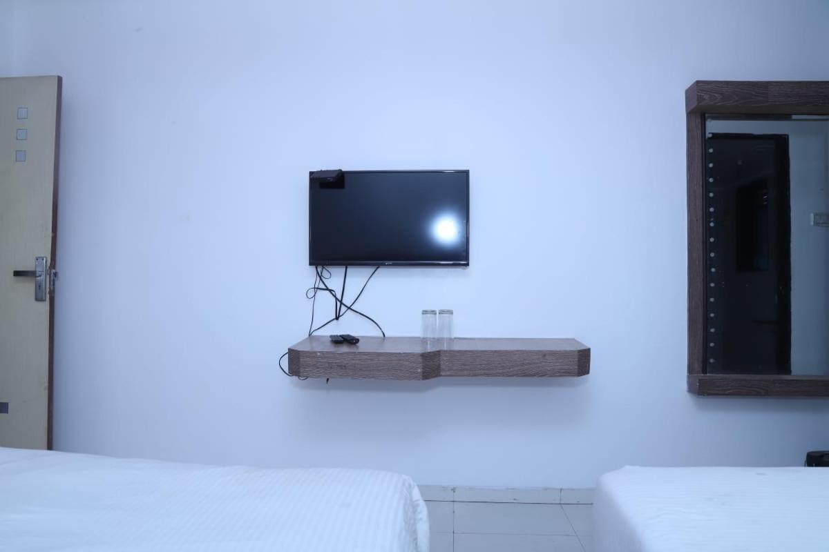 Hotel Kewal Inn Jālgaon Екстериор снимка
