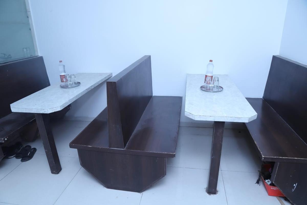 Hotel Kewal Inn Jālgaon Екстериор снимка